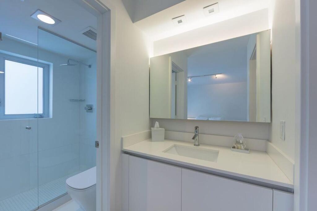 Beach Haus Key Biscayne Contemporary Apartments Exterior photo