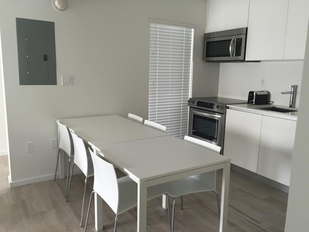 Beach Haus Key Biscayne Contemporary Apartments Exterior photo